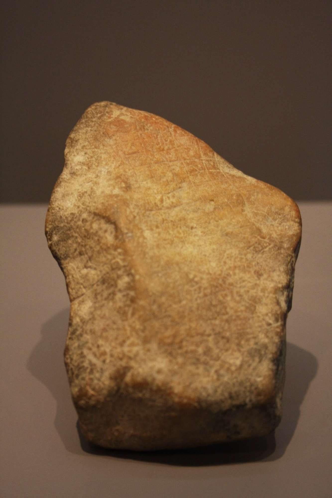 Foto 1 - Gr. del Cavallo, ciottolo inciso.